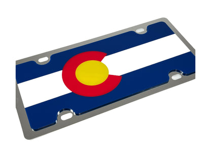 a metal license plate with the flag of colorado