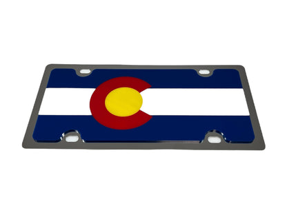 a metal license plate with the flag of colorado